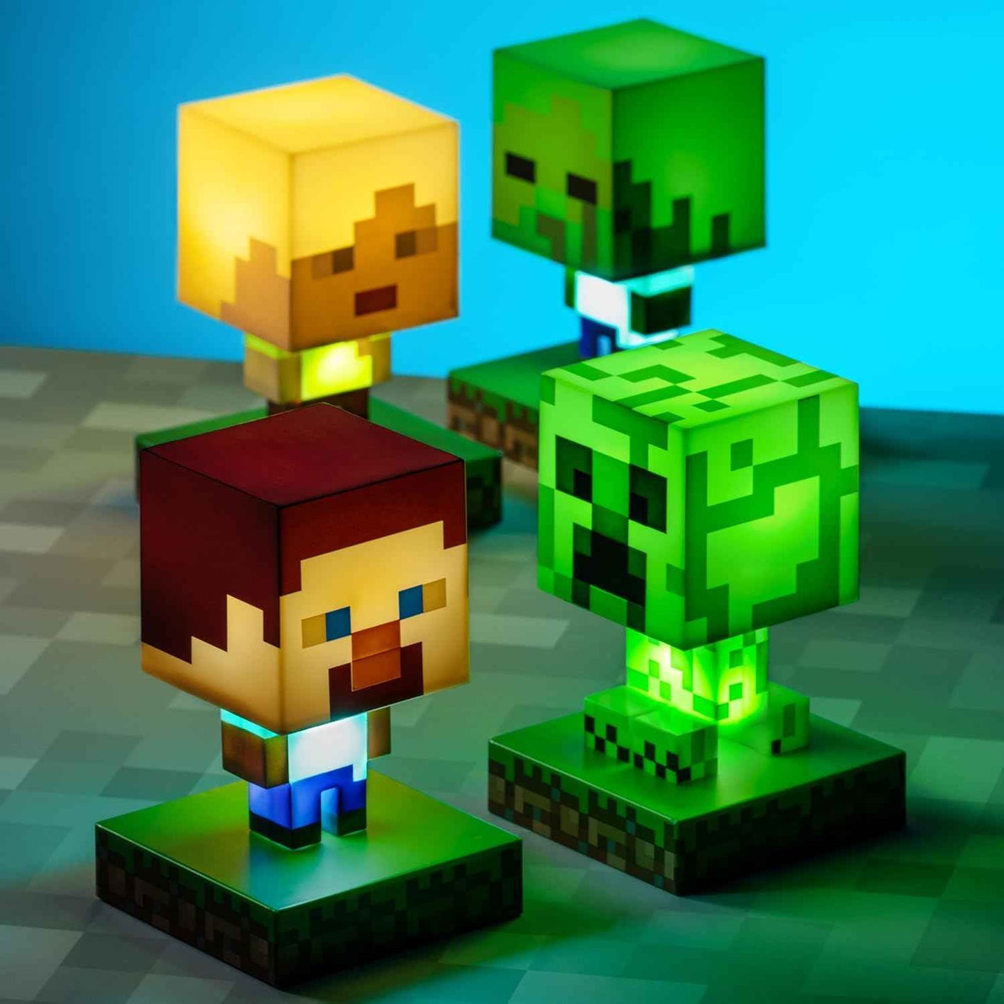 Paladone Minecraft Creeper Light, 3D Lamp - Officially Licensed Night Light - 12 cm Tall, Battery Powered, Gaming Room and Bedroom Decor for Minecraft Gamers