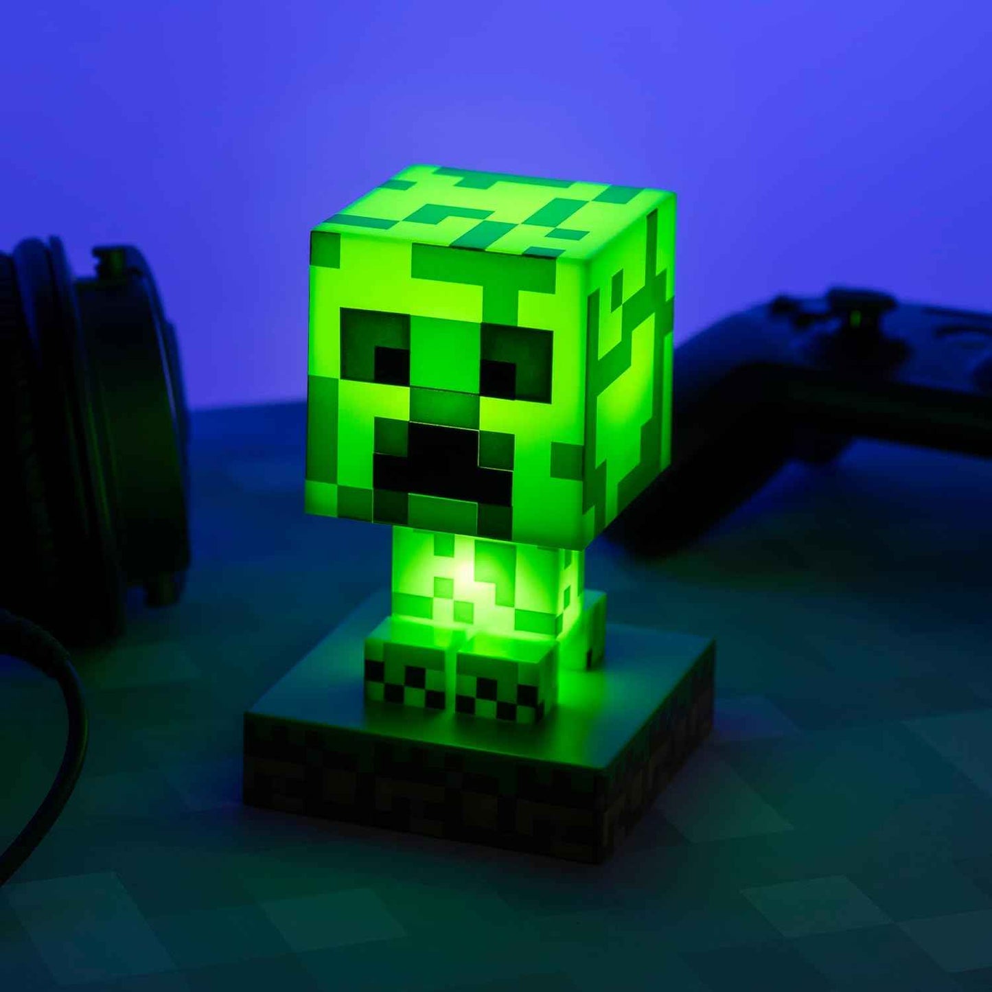 Paladone Minecraft Creeper Light, 3D Lamp - Officially Licensed Night Light - 12 cm Tall, Battery Powered, Gaming Room and Bedroom Decor for Minecraft Gamers