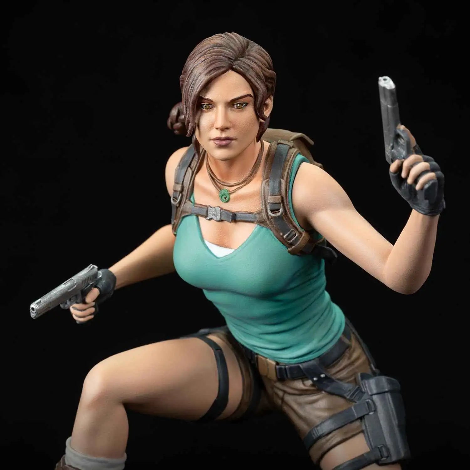 Lara Croft Statue – Dark Horse Deluxe Tomb Raider PVC Collectible Figure Collectible