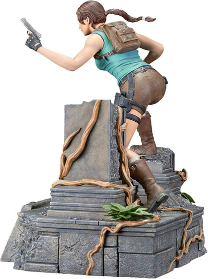 Dark Horse Deluxe Tomb Raider: Lara Croft PVC Statue