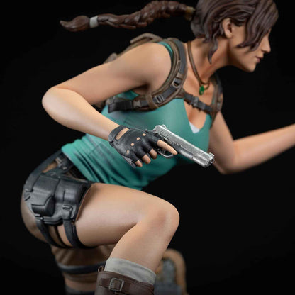 Dark Horse Deluxe Tomb Raider: Lara Croft PVC Statue