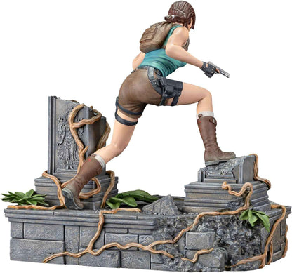 Dark Horse Deluxe Tomb Raider: Lara Croft PVC Statue