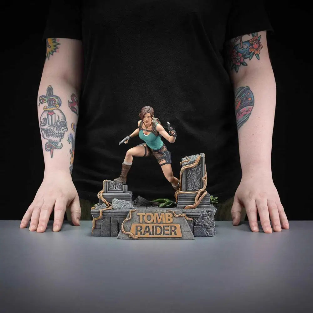 Lara Croft Statue – Dark Horse Deluxe Tomb Raider PVC Collectible Figure Collectible