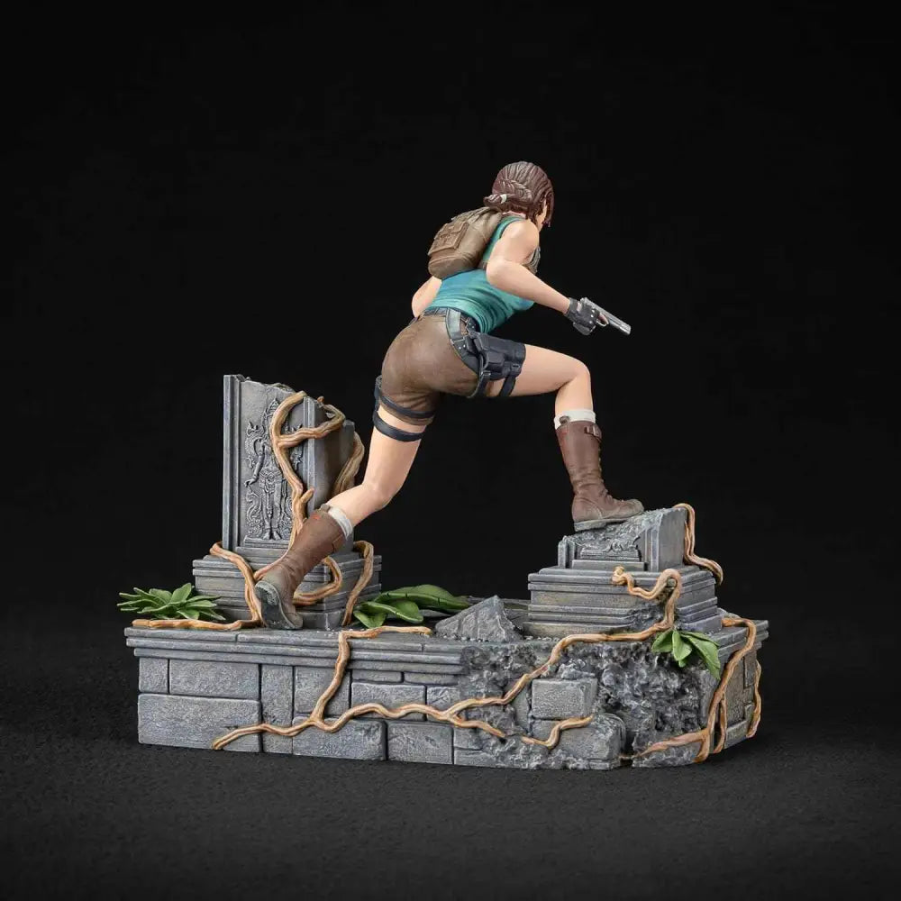 Lara Croft Statue – Dark Horse Deluxe Tomb Raider PVC Collectible Figure Collectible