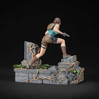 Lara Croft Statue – Dark Horse Deluxe Tomb Raider PVC Collectible Figure Collectible